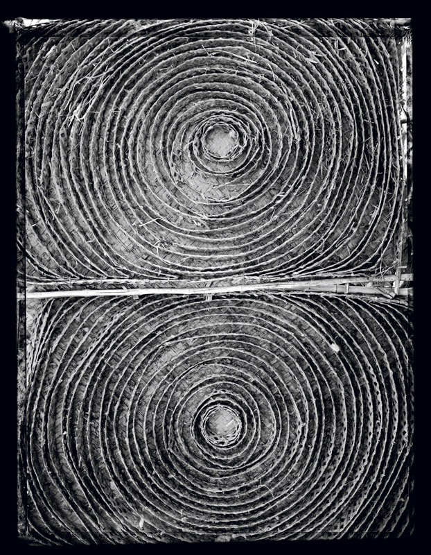 Plateau pour le bobinage de la soie - Board for winding silk . India . 2004 - Denis Felix Photograph